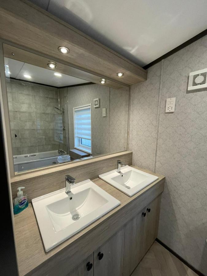 Brackencroft Lodge With Hot Tub York Extérieur photo