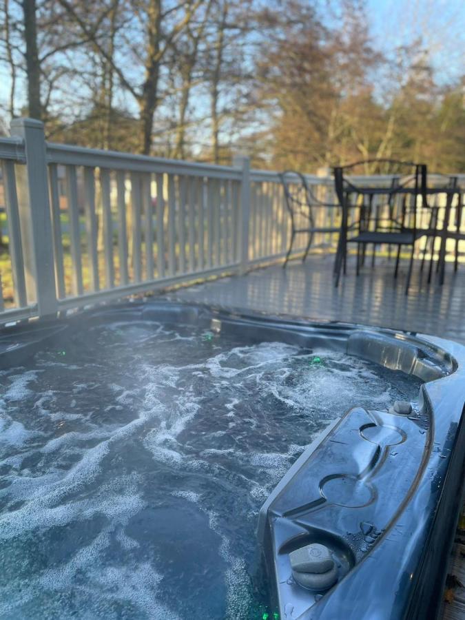 Brackencroft Lodge With Hot Tub York Extérieur photo