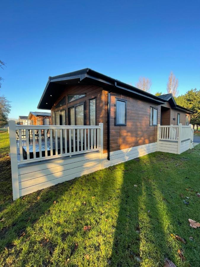 Brackencroft Lodge With Hot Tub York Extérieur photo