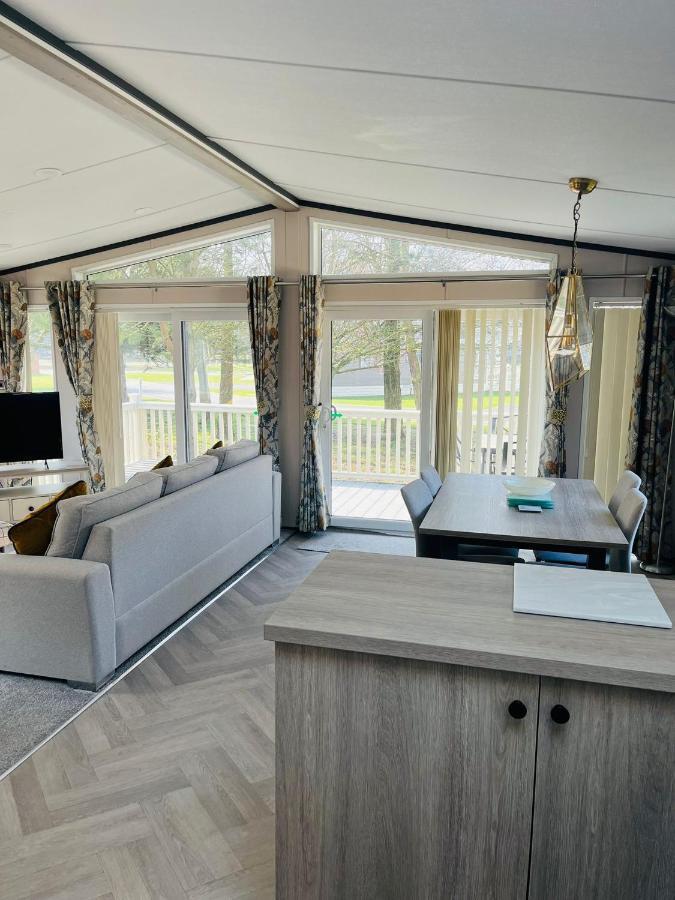 Brackencroft Lodge With Hot Tub York Extérieur photo
