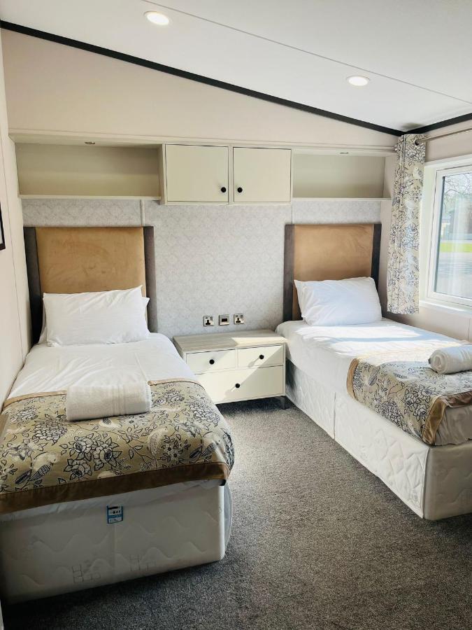 Brackencroft Lodge With Hot Tub York Extérieur photo